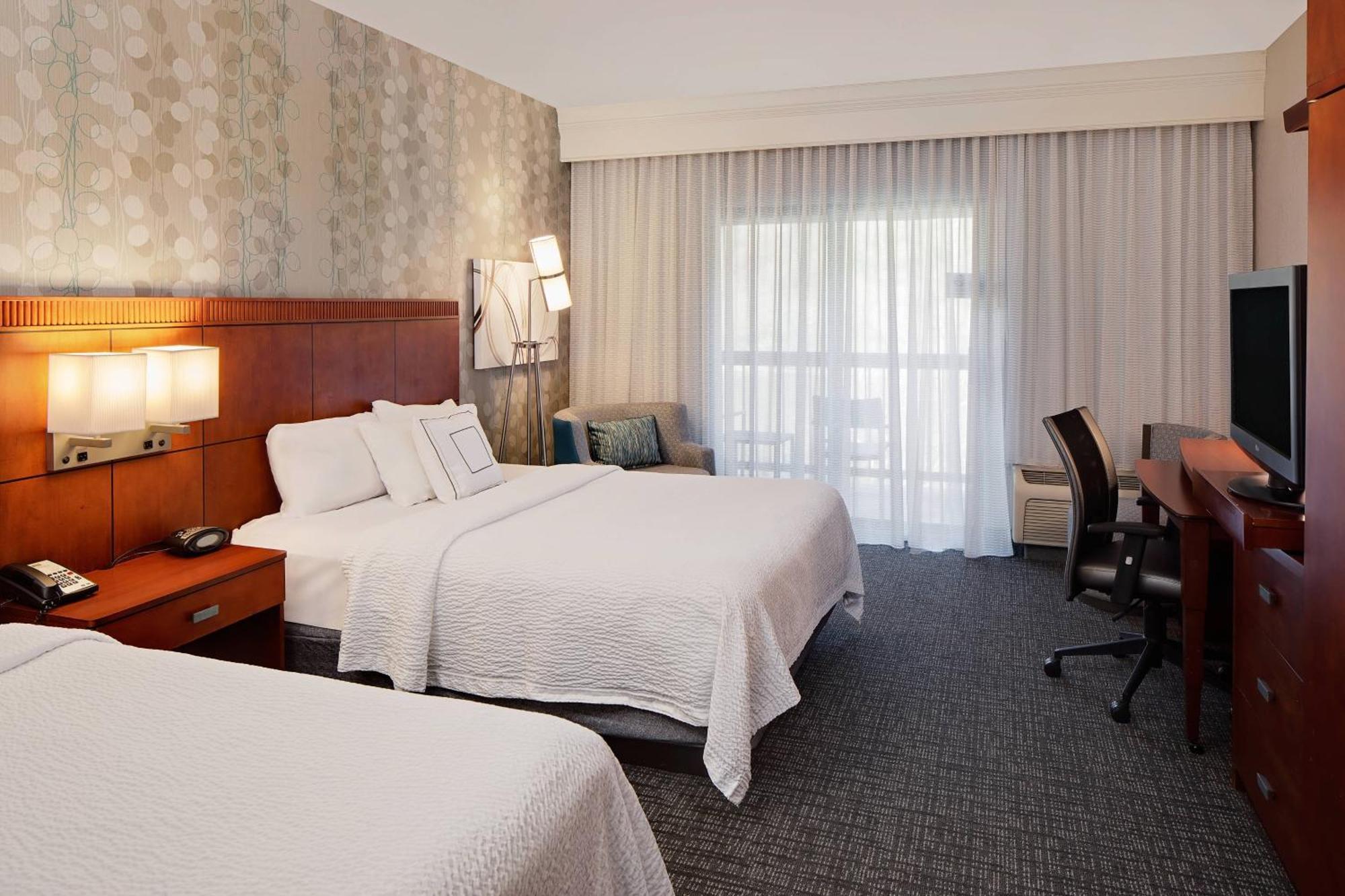 Courtyard By Marriott Pittsburgh West Homestead Waterfront Экстерьер фото